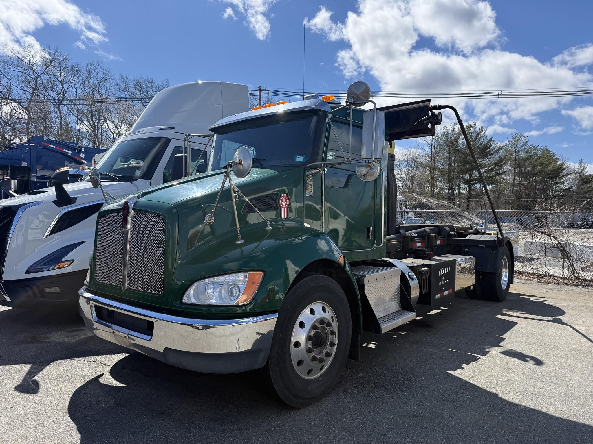 2018 KENWORTH T370 2018 KENWORTH T370 - image 1 of 6