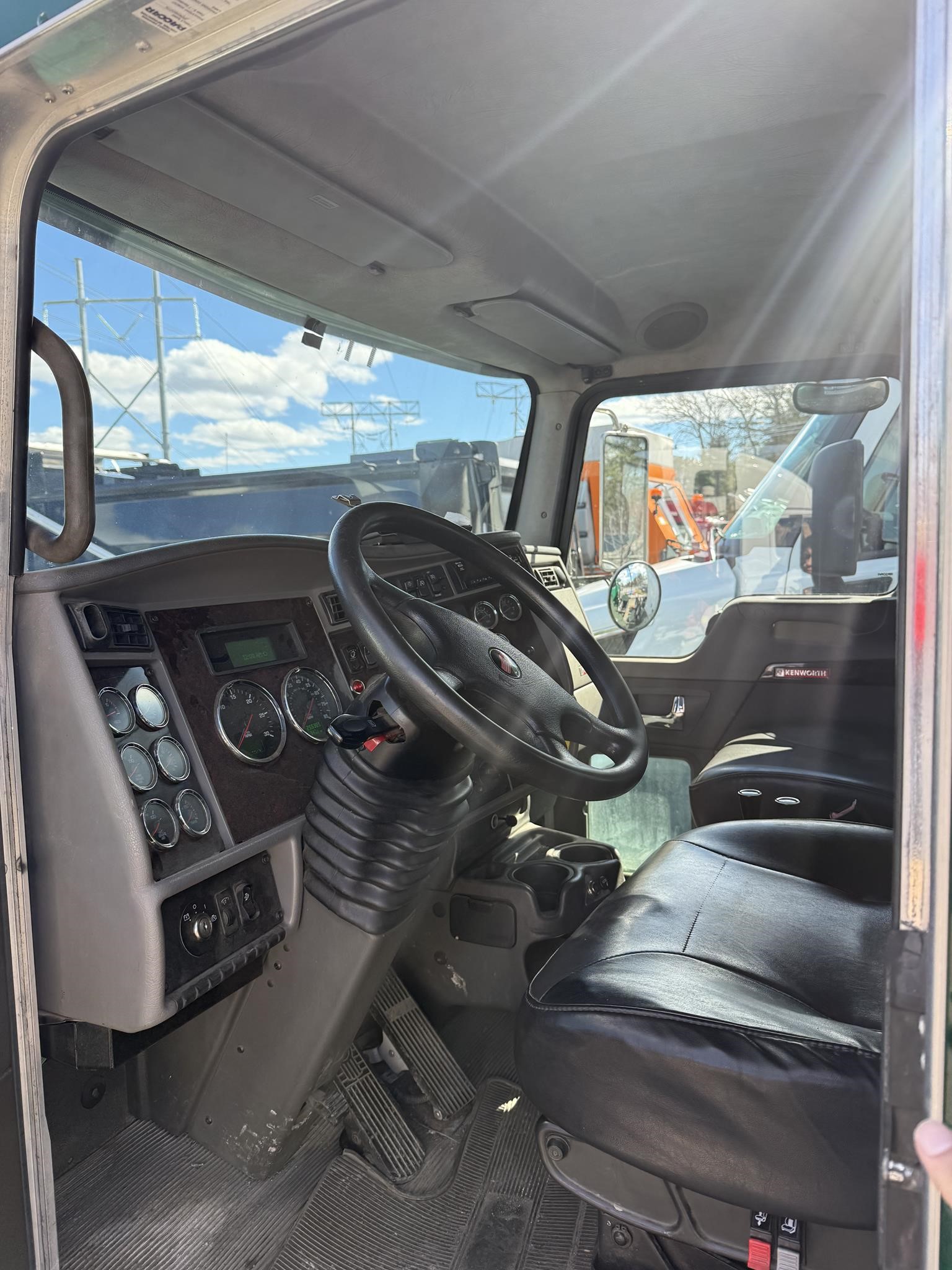 2018 KENWORTH T370 2018 KENWORTH T370 - image 3 of 6