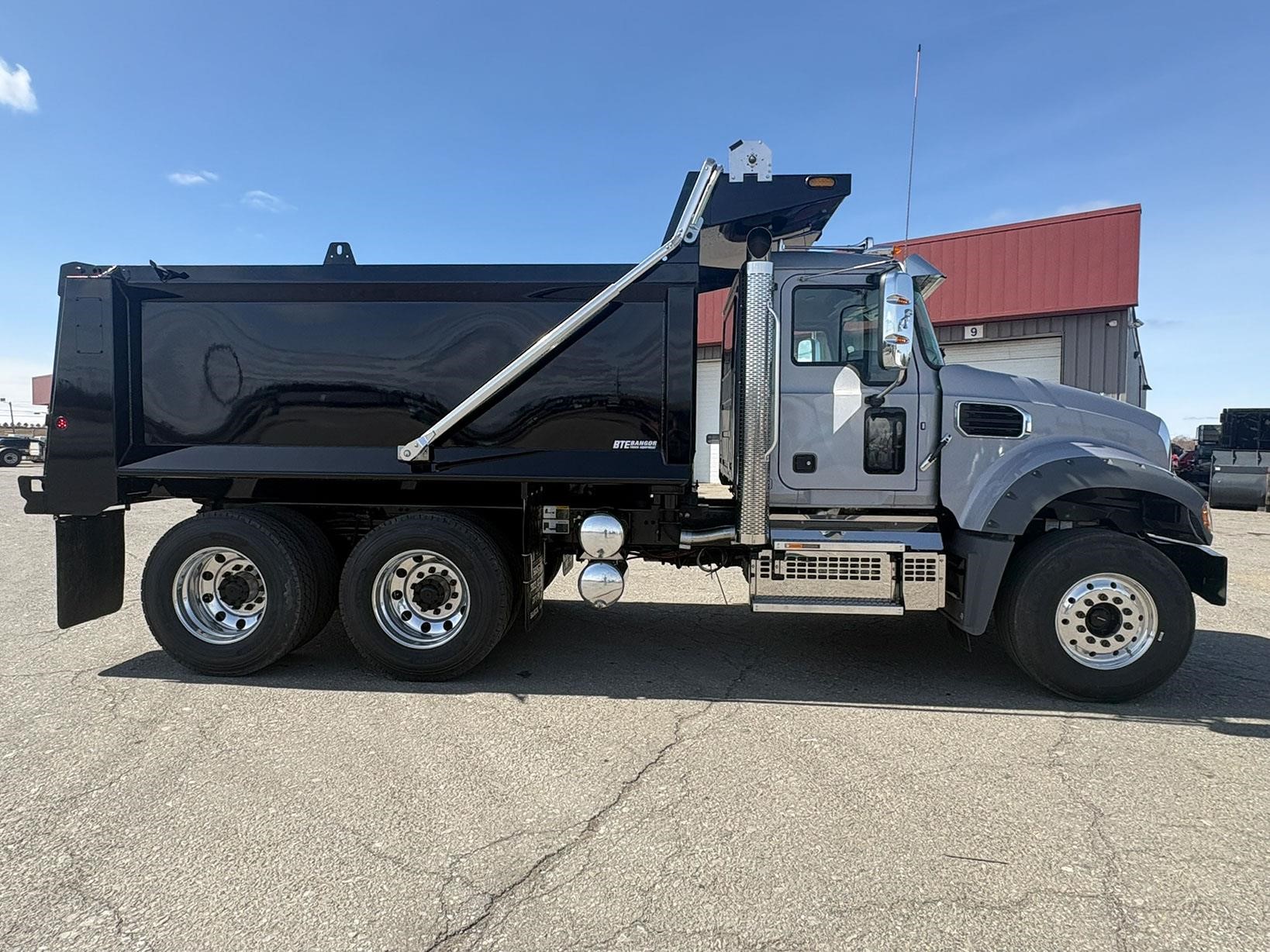 2026 MACK GRANITE 64FR 2026 MACK GRANITE 64FR - image 3 of 6