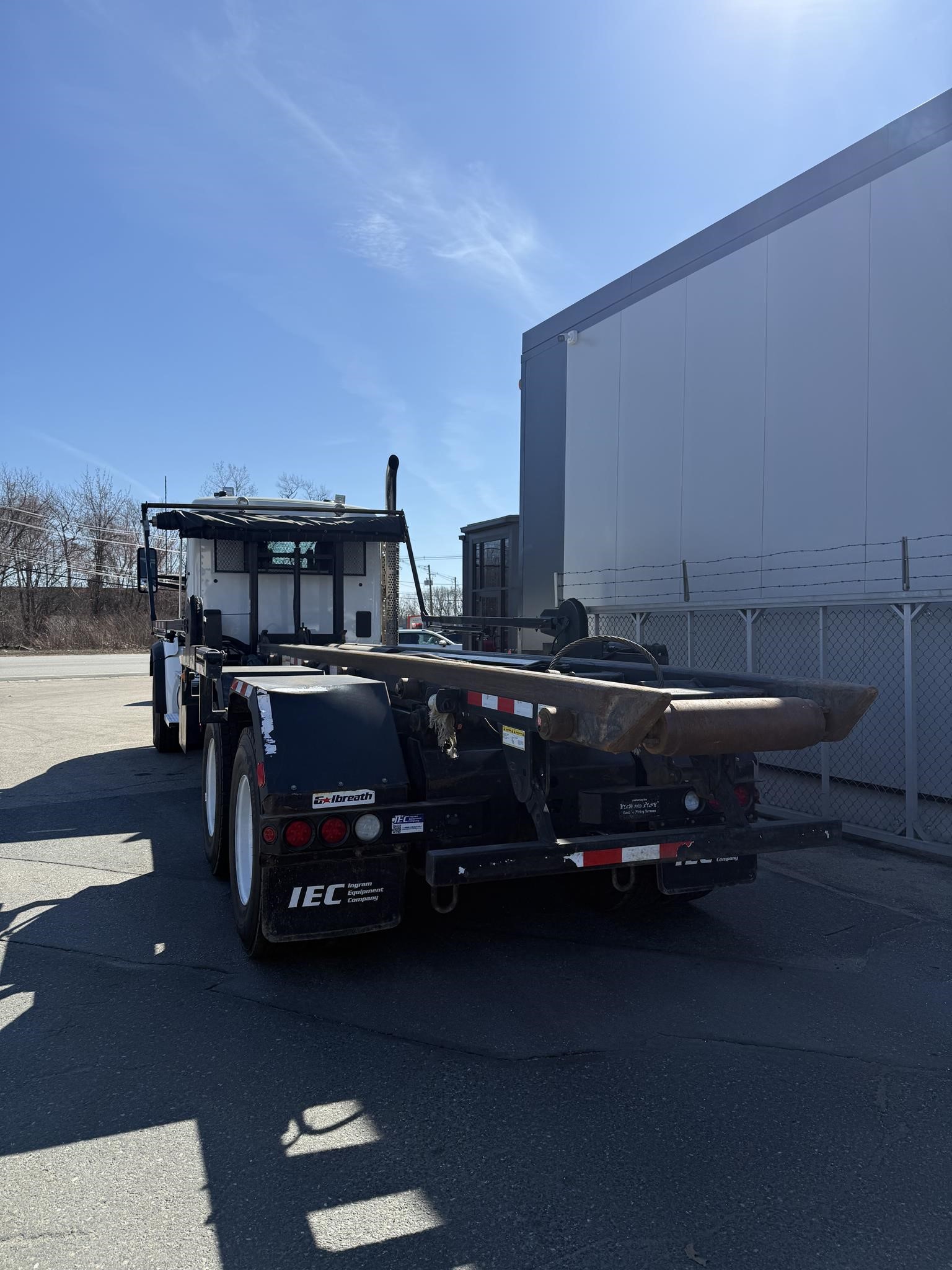 2025 KENWORTH T880 - image 4 of 6