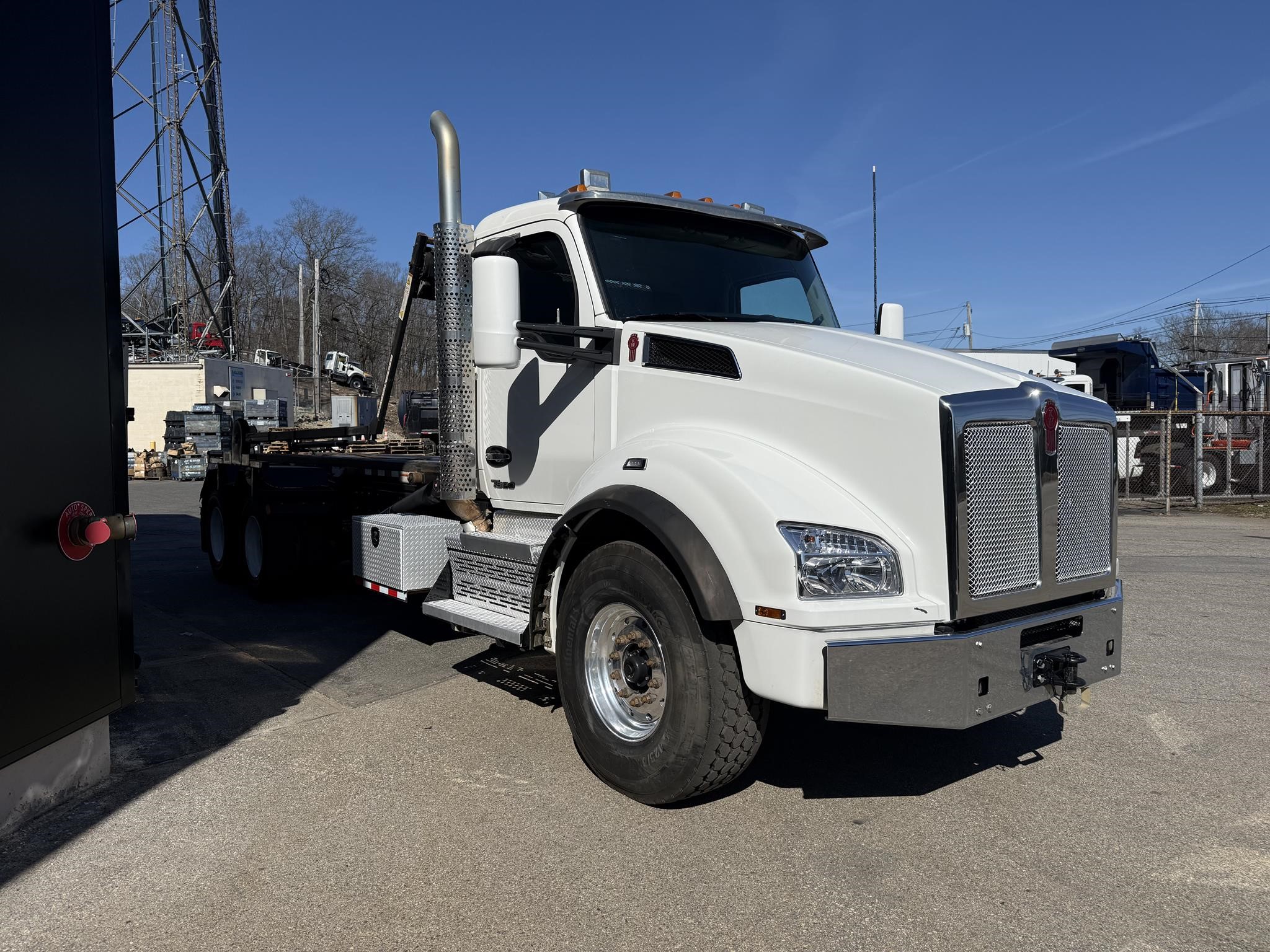 2025 KENWORTH T880 - image 2 of 6