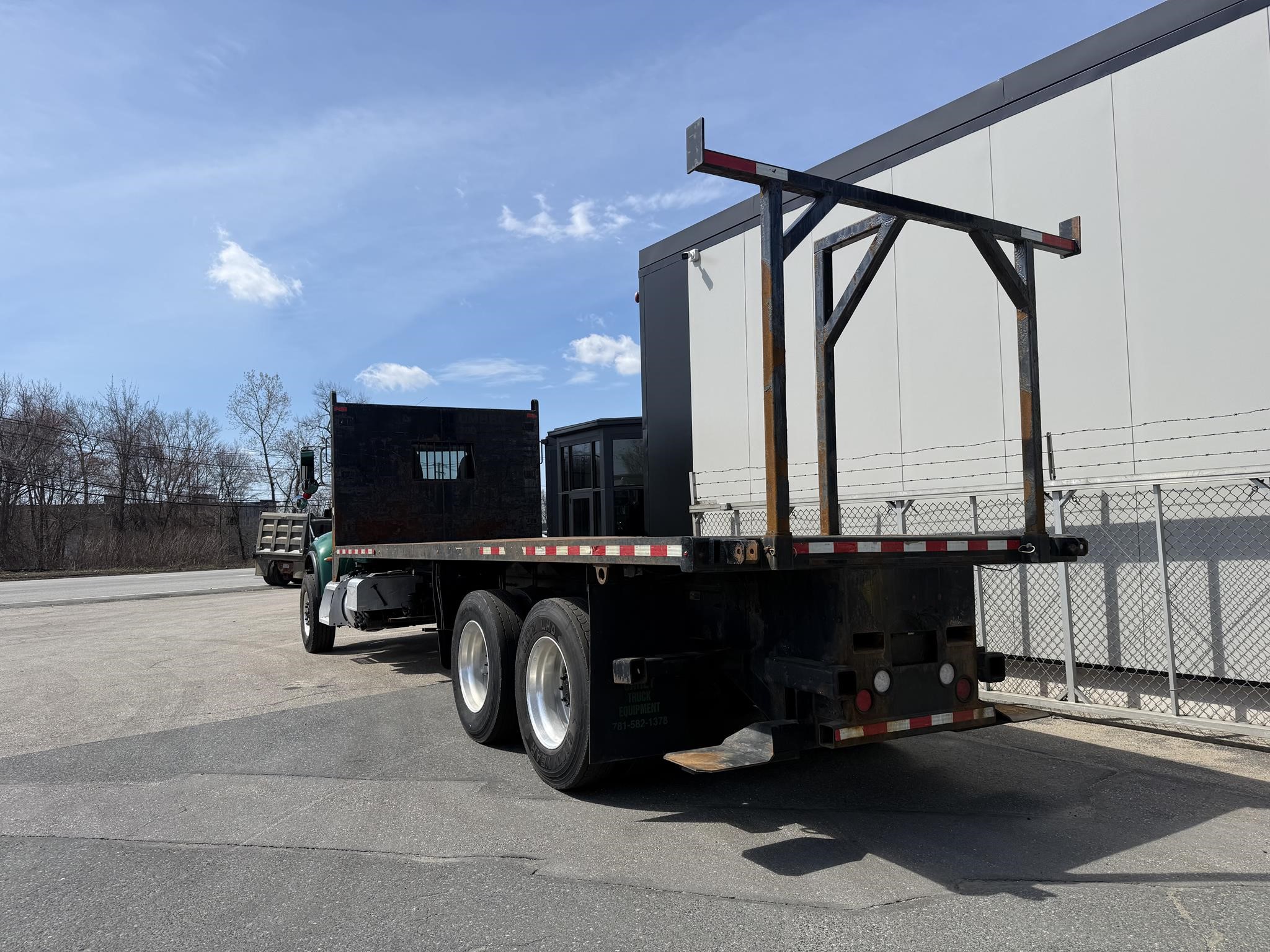 2019 PETERBILT 348 2019 PETERBILT 348 - image 4 of 6