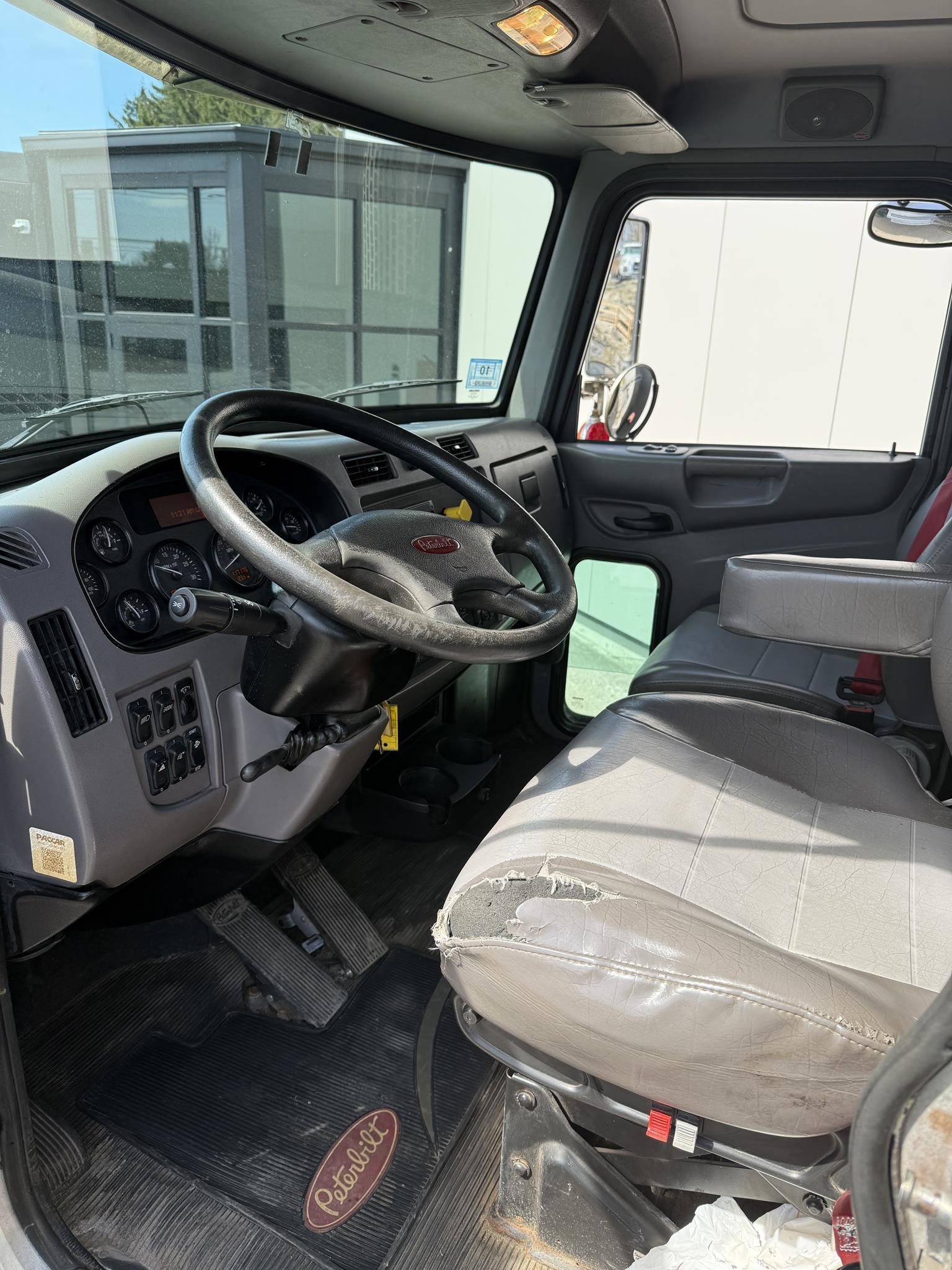 2019 PETERBILT 348 2019 PETERBILT 348 - image 5 of 6