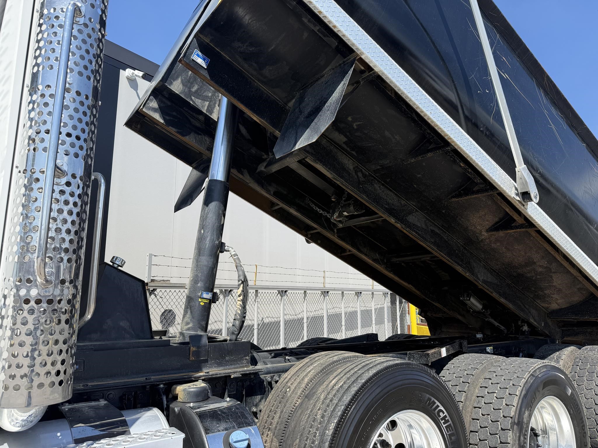 2025 KENWORTH T880 2025 KENWORTH T880 - image 5 of 6