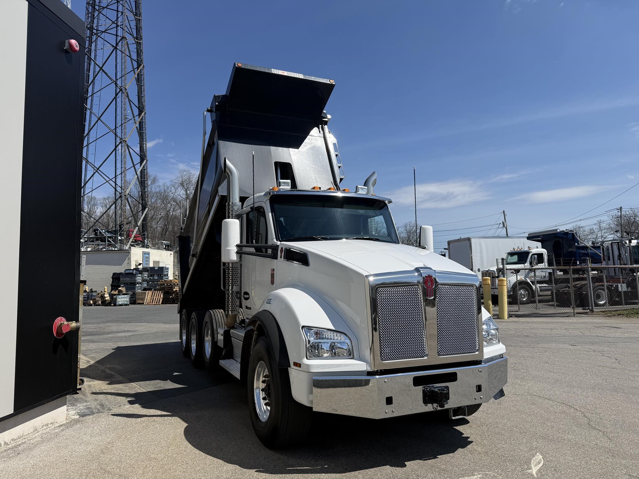 2025 KENWORTH T880 2025 KENWORTH T880 - image 4 of 6