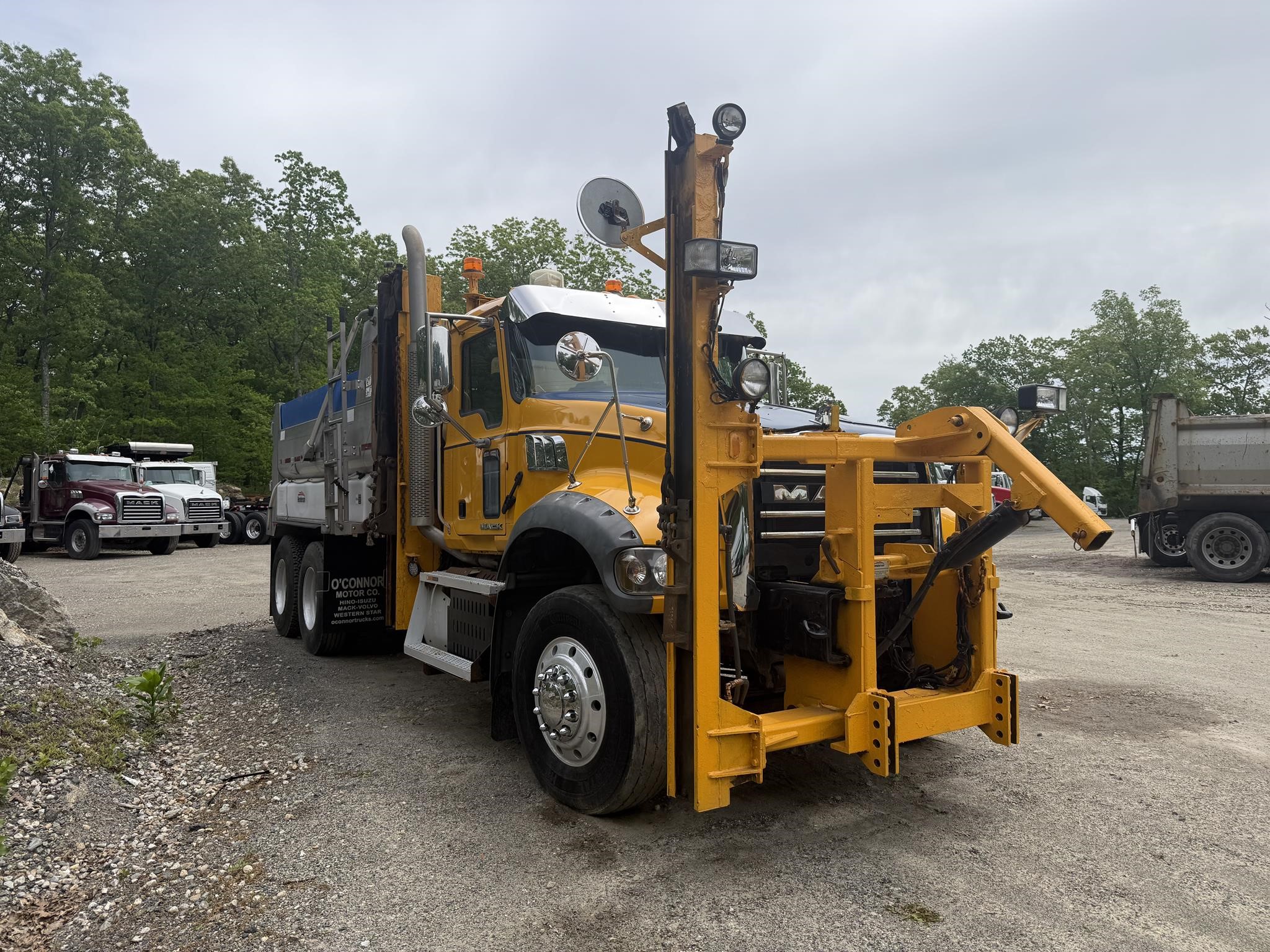 2013 MACK GRANITE GU713 2013 MACK GRANITE GU713 - image 2 of 6