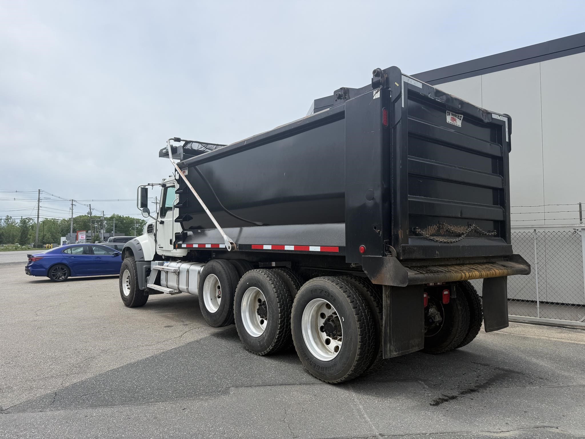 2024 MACK GRANITE 64FR 2024 MACK GRANITE 64FR - image 3 of 6