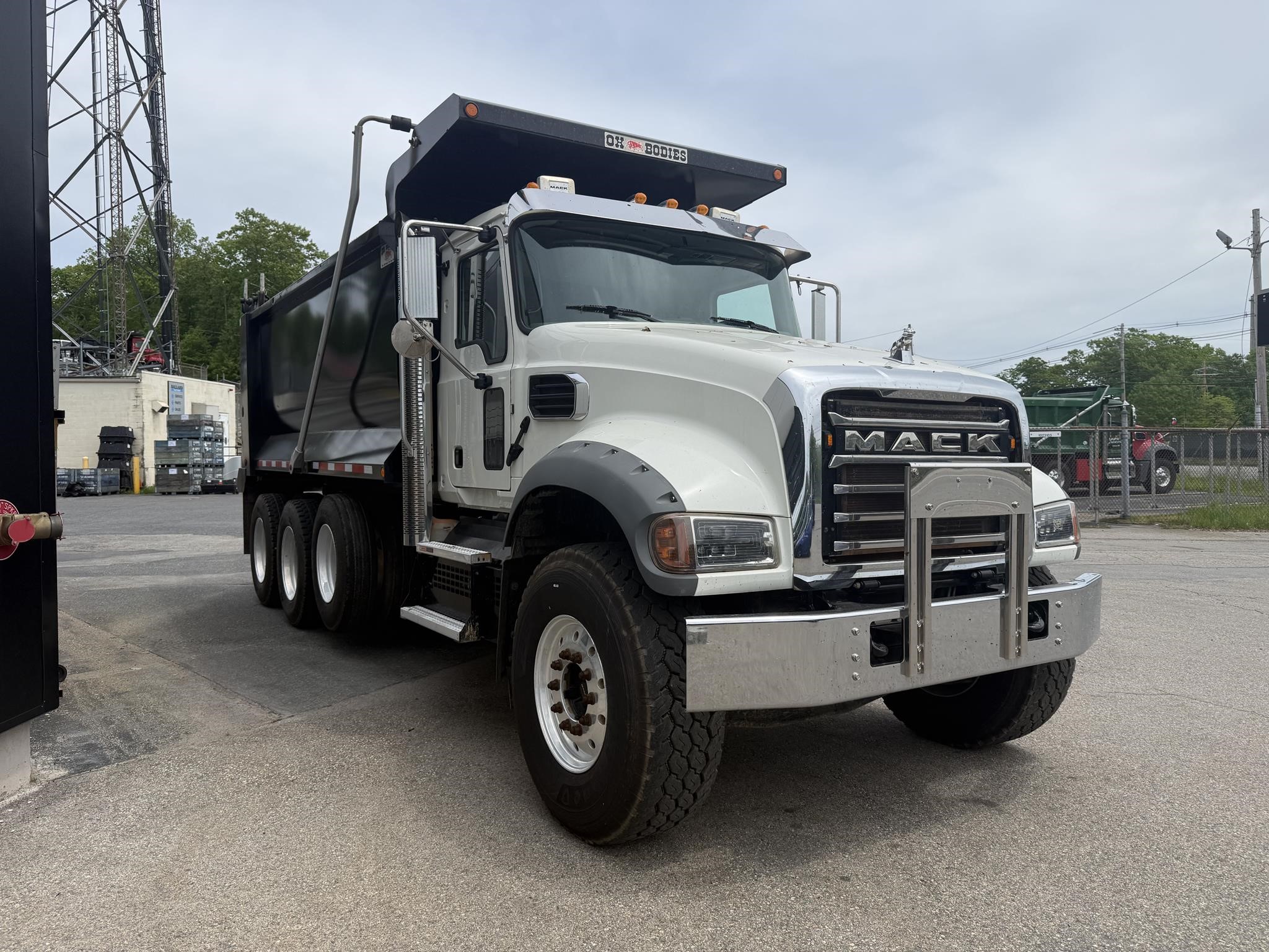 2024 MACK GRANITE 64FR 2024 MACK GRANITE 64FR - image 2 of 6