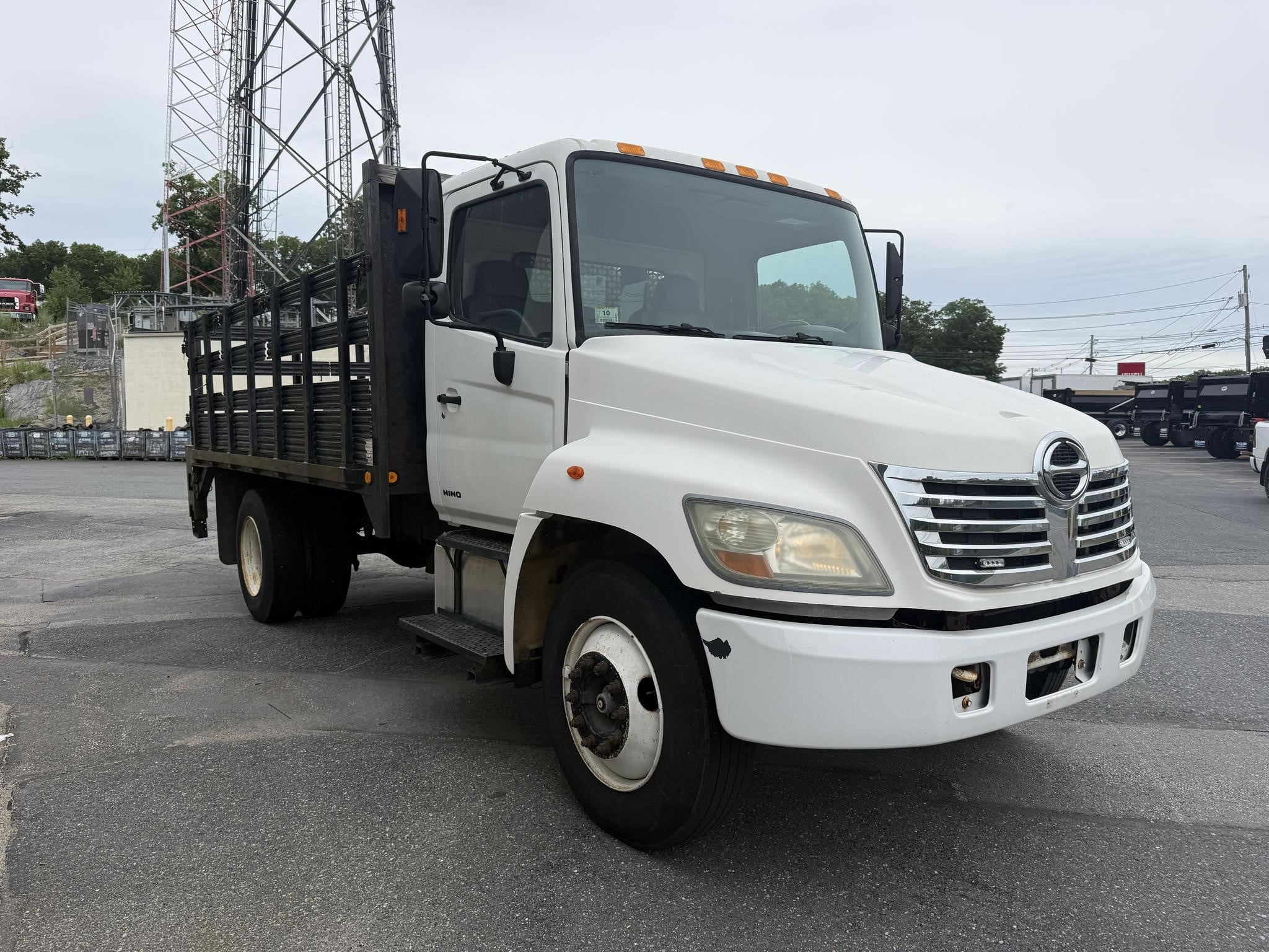 2006 HINO 268 2006 HINO 268 - image 2 of 6