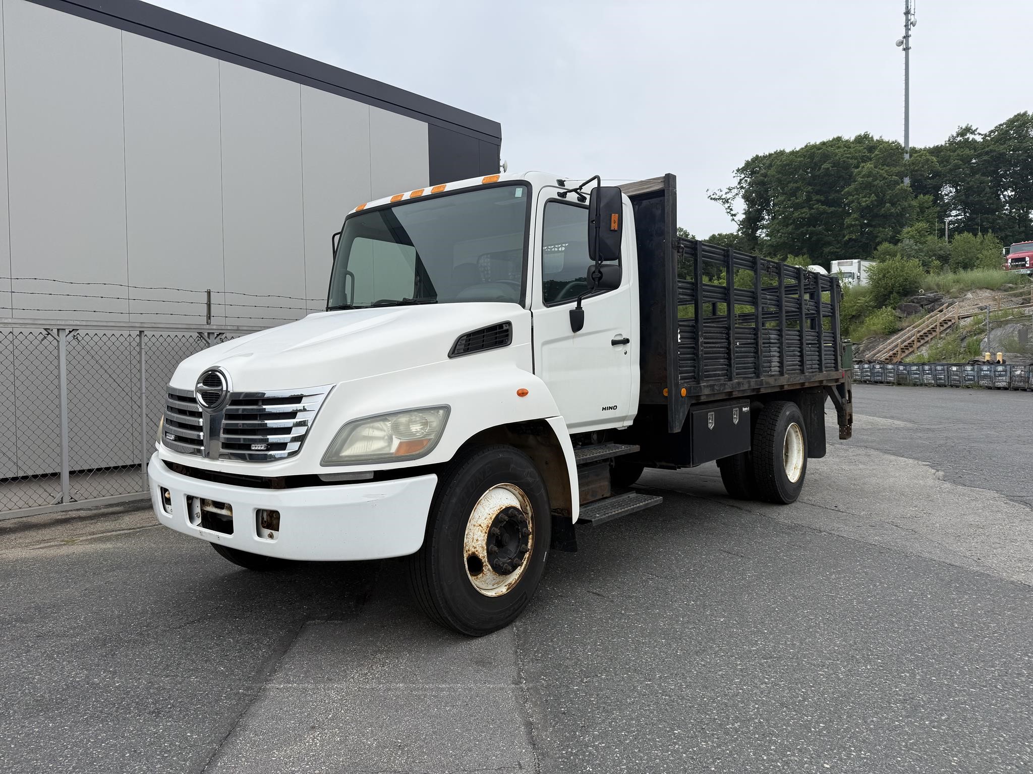 2006 HINO 268 2006 HINO 268 - image 1 of 6