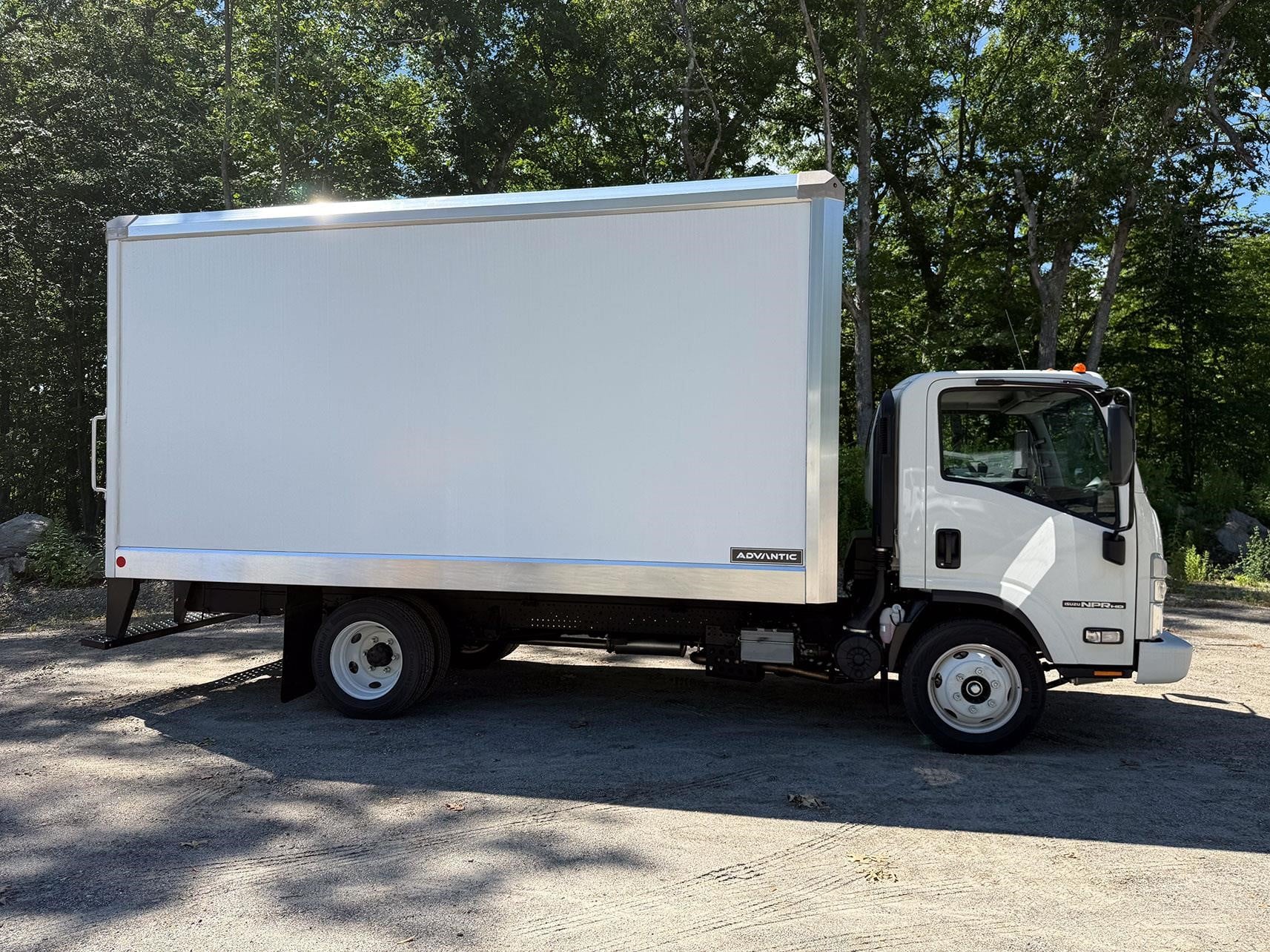2026 ISUZU NPR HD 2026 ISUZU NPR HD - image 2 of 6