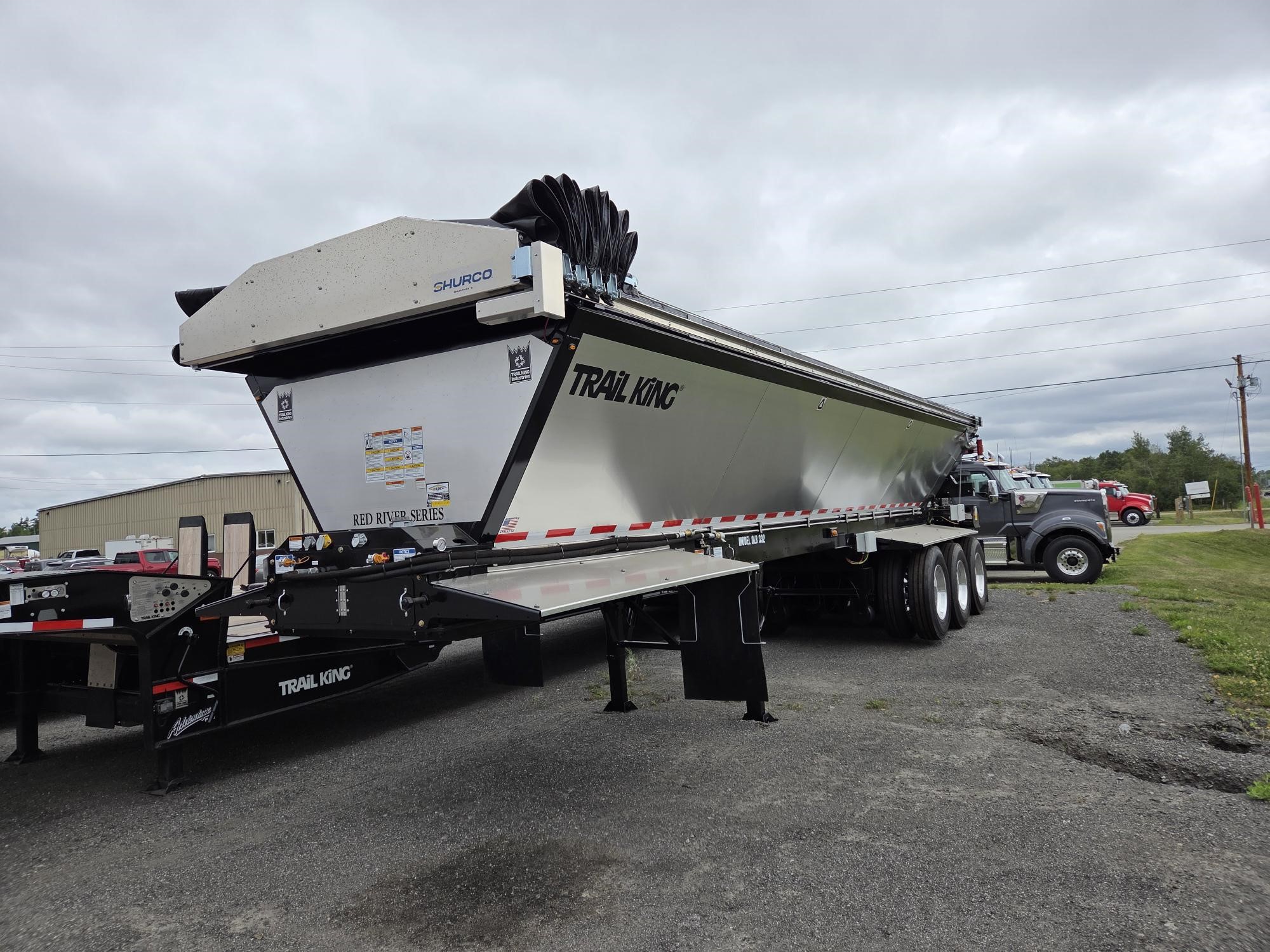 2027 TRAIL KING TKLB332-102 2027 TRAIL KING TKLB332-102 - image 1 of 6