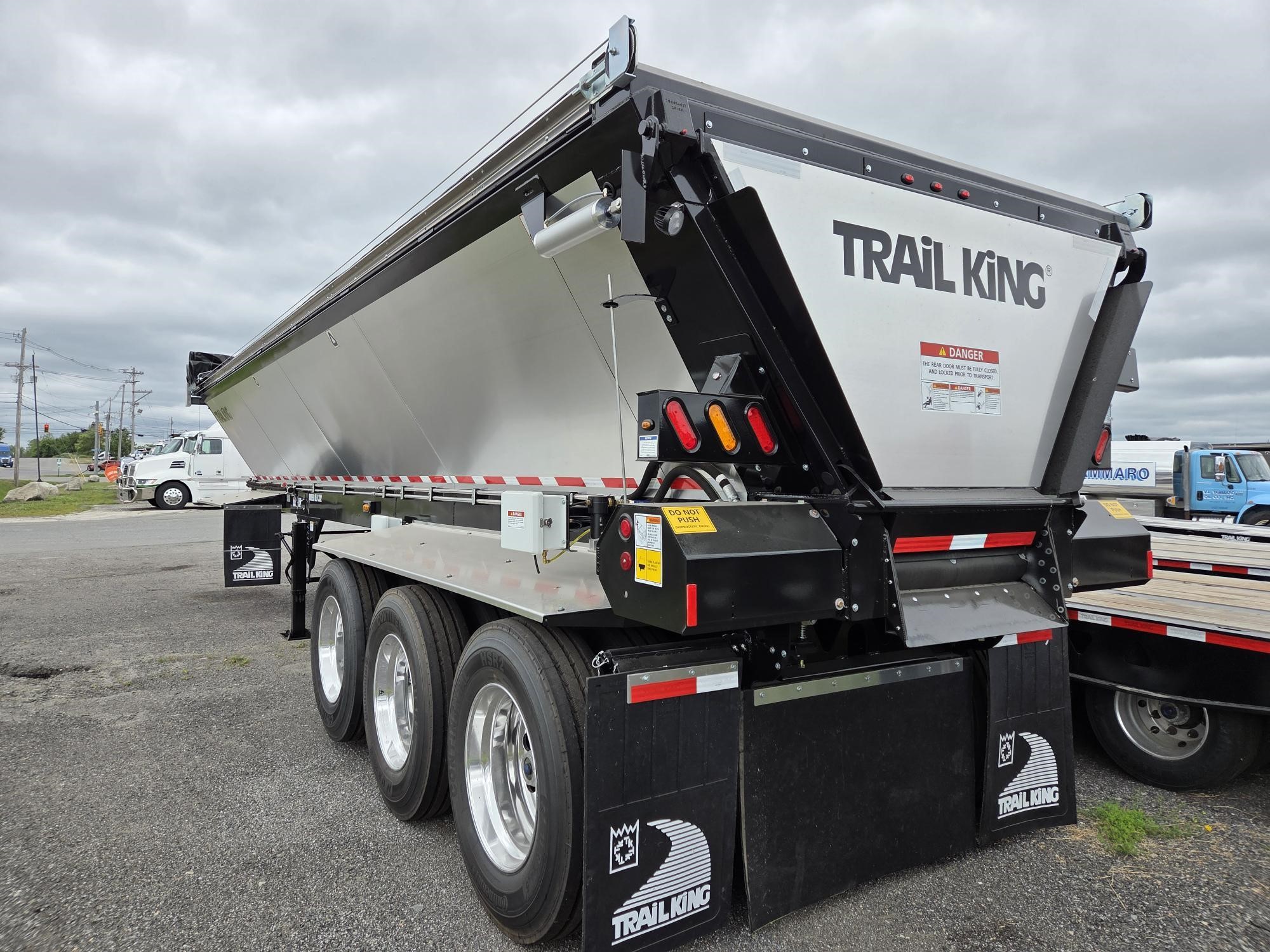 2027 TRAIL KING TKLB332-102 2027 TRAIL KING TKLB332-102 - image 5 of 6