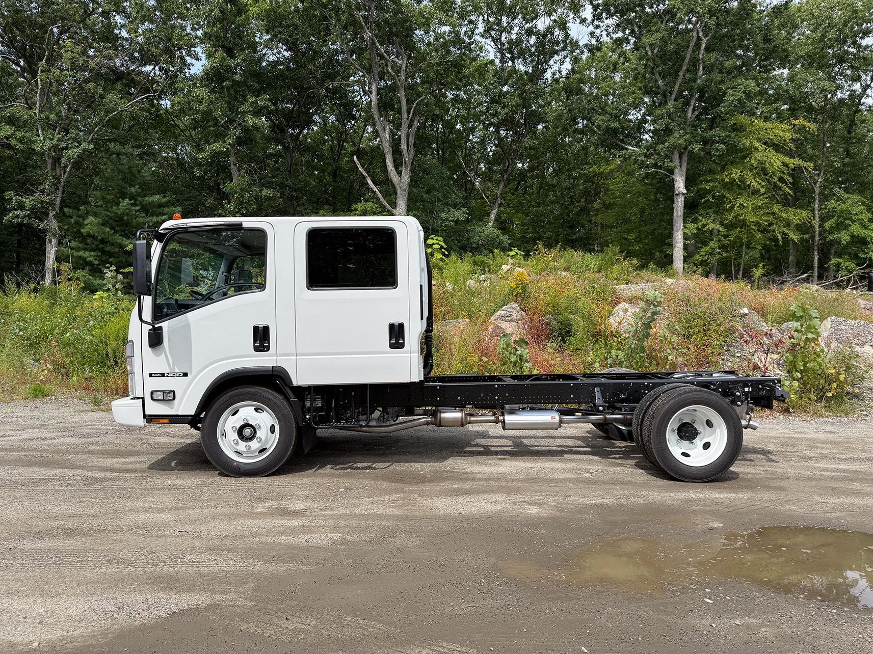 2027 ISUZU NQR 2027 ISUZU NQR - image 1 of 6