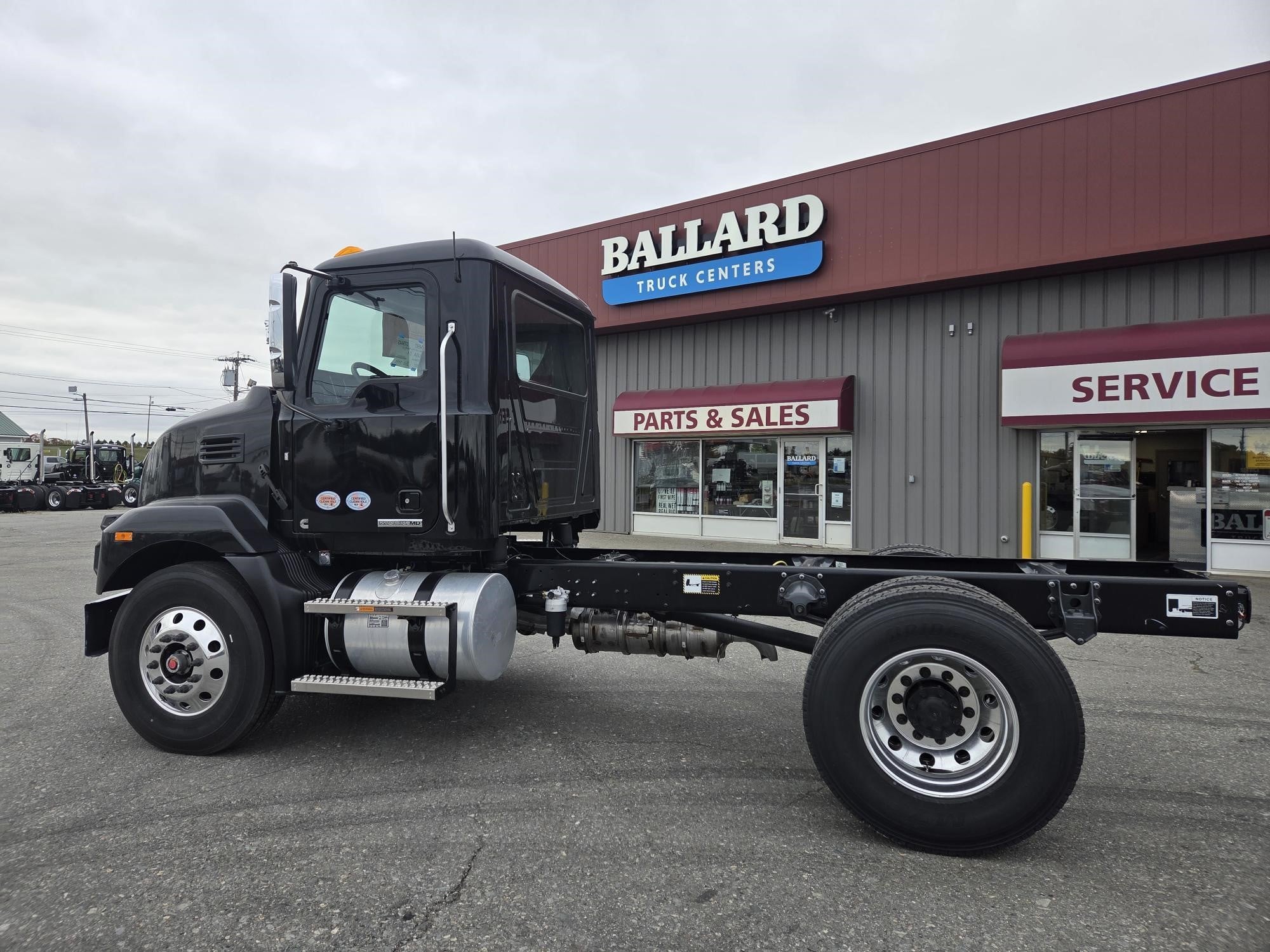 2027 MACK MD7 2027 MACK MD7 - image 1 of 6