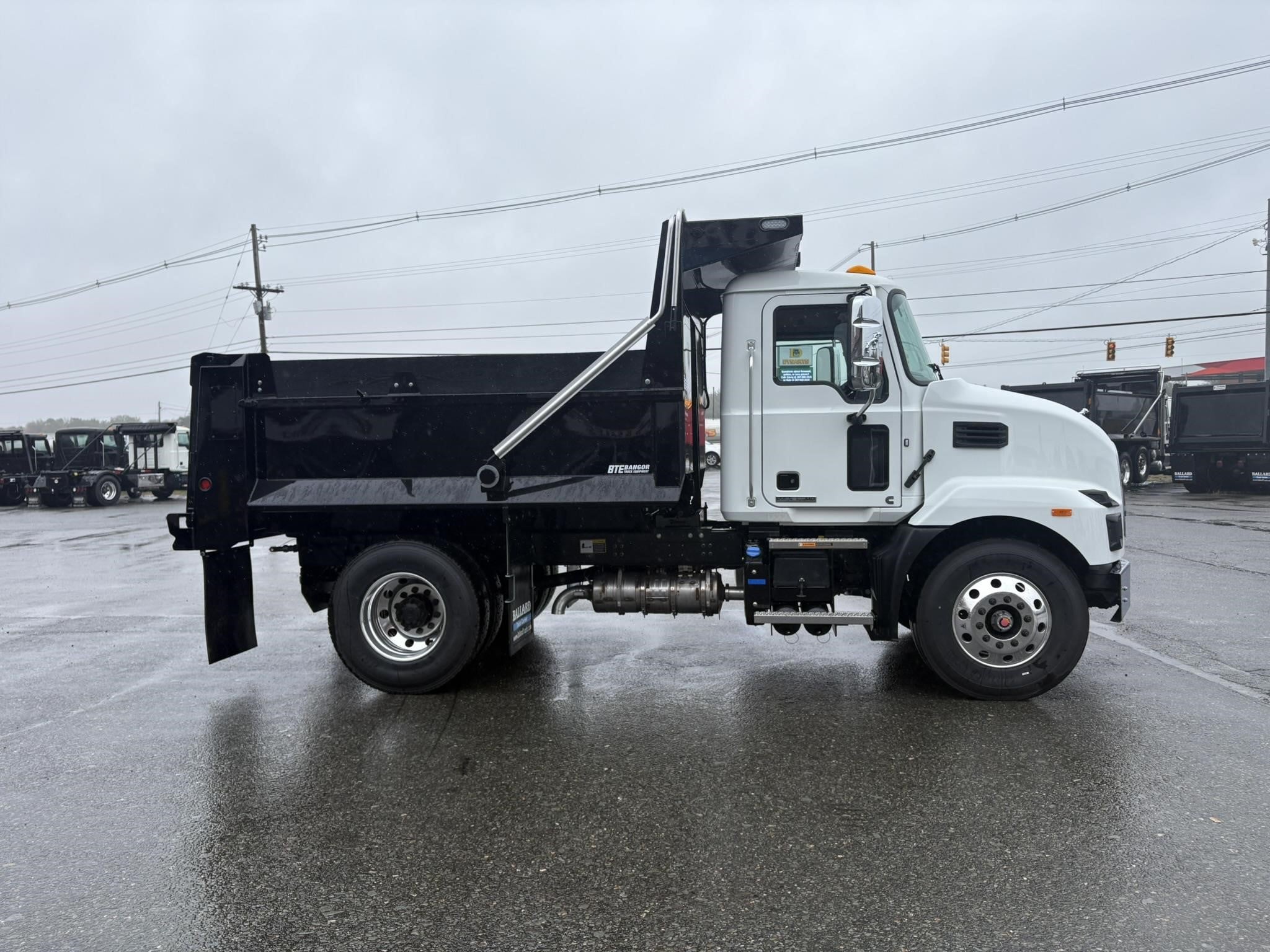 2027 MACK MD7 2027 MACK MD7 - image 1 of 6