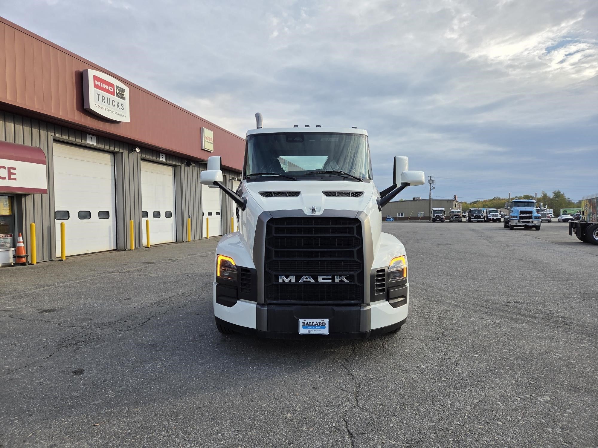 2026 MACK PIONEER 64T 11050024443 2026 MACK PIONEER 64T 11050024443
